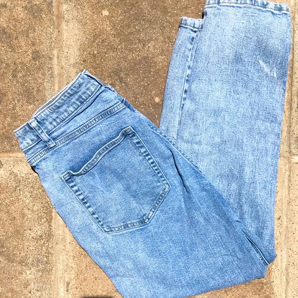 Wild Fable Light Wash Ripped Mom Jeans - Size 10 - Picture 3 of 5